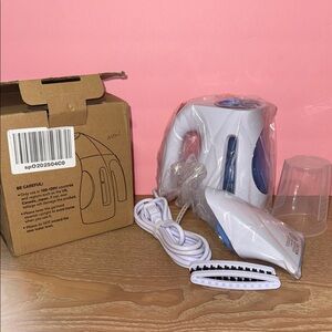 Hilife‎ Portable Handheld Clothes Steamer New In Box Big Capacity 700W